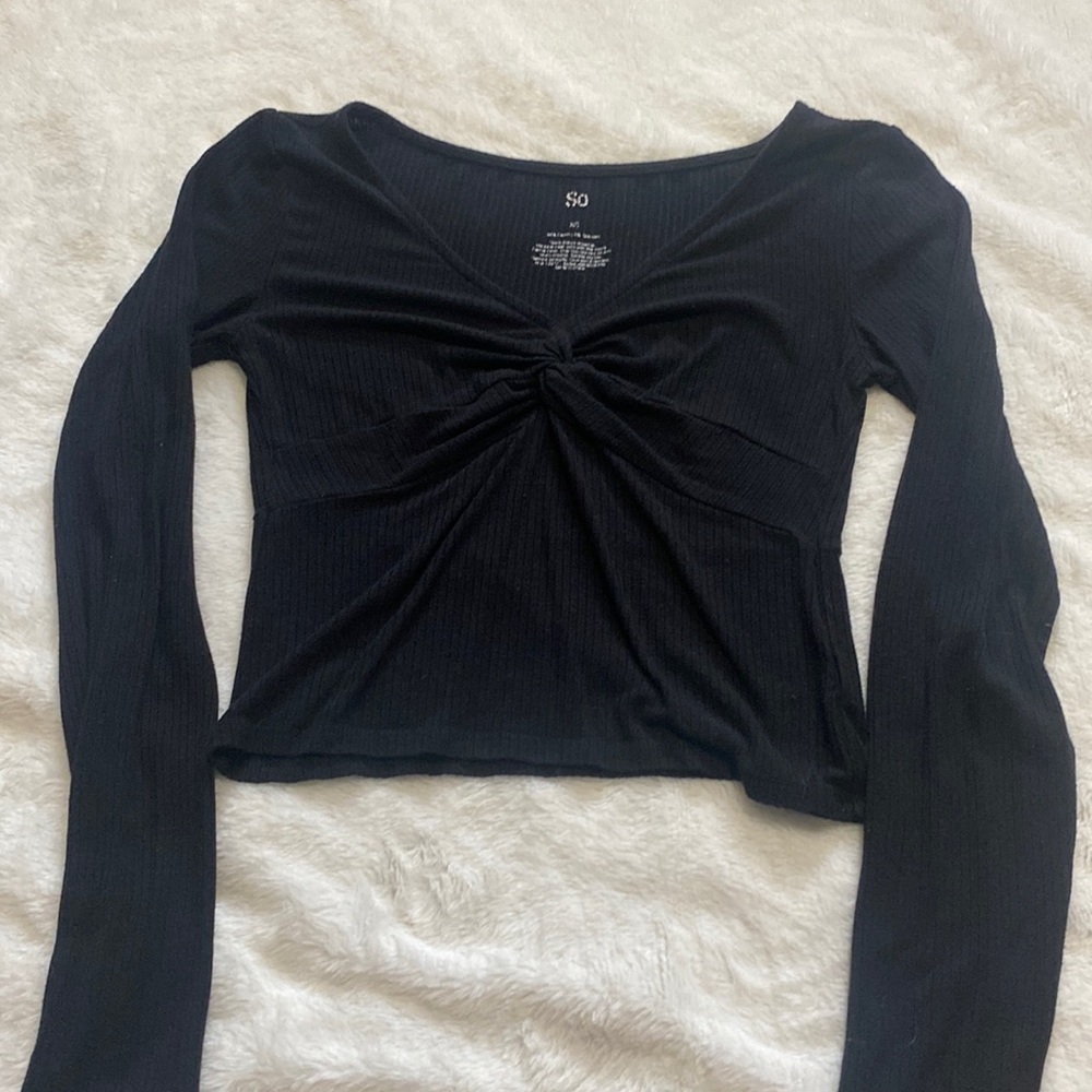 SO black long sleeve crop top